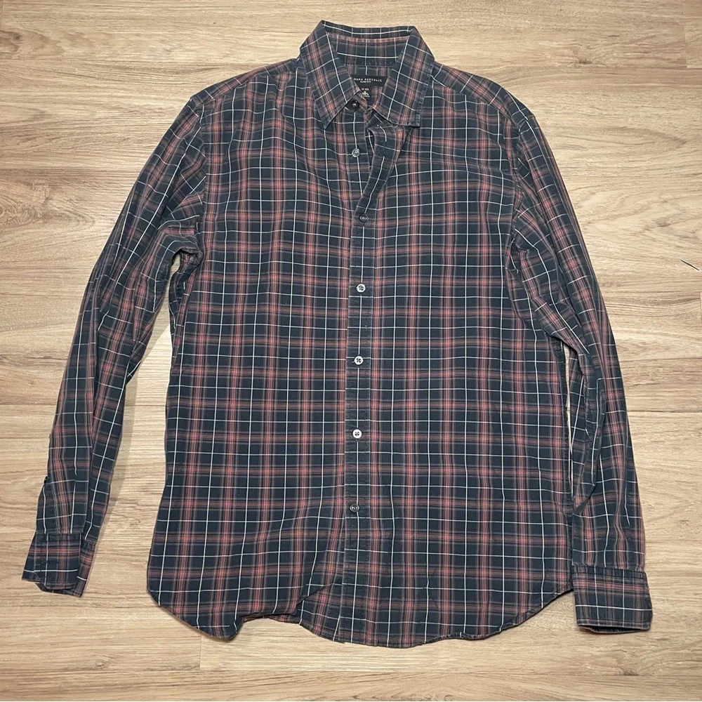 Banana Republic Button Down Men’s Size Medium Slim Fit